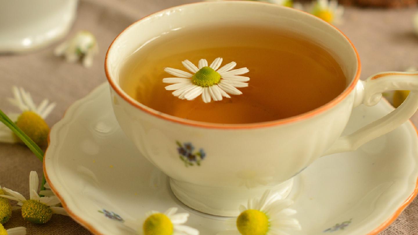 Chá de camomila: pra você ficar calminho e muito mais