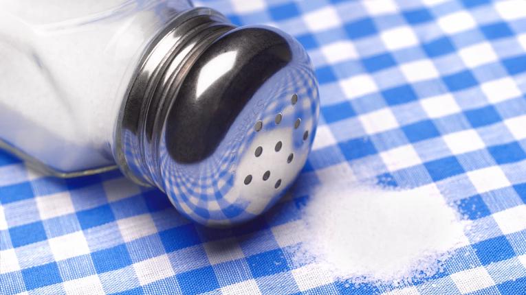 Sódio é a mesma coisa que sal que é a mesma coisa que bicarbonato?