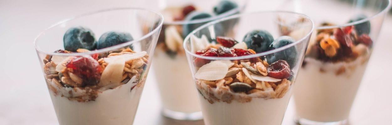 Alimentos que ajudam na digestão: iogurte natural
