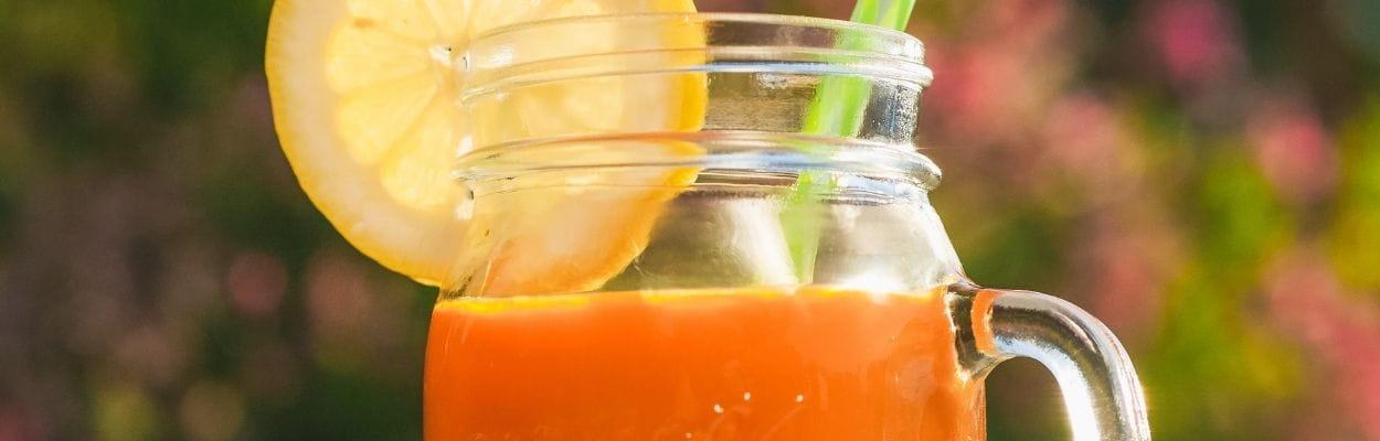 Bebidas para emagrecer: suco com cor laranja